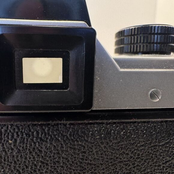 Praktica LB2 35mm Film Camera, Meyer Lens, Pentacon Case, Vintage Strap - Picture 10 of 14